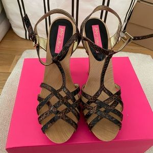 8W Betsey Johnson Gari Brown Snake Heels